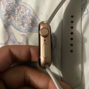 Apple Watch Se rose gold